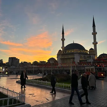 S.e.s. Taksim Appartement *
